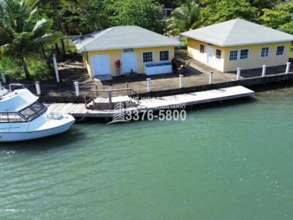 Oak Ridg, Homes and Condos 56 Acres, Roantan Honduras