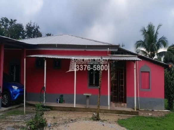 Jutiapa Atlántida Casa Grande En Venta a Orilla de Carretera