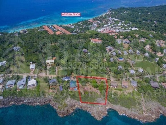 Property with a strategic location in Roatán